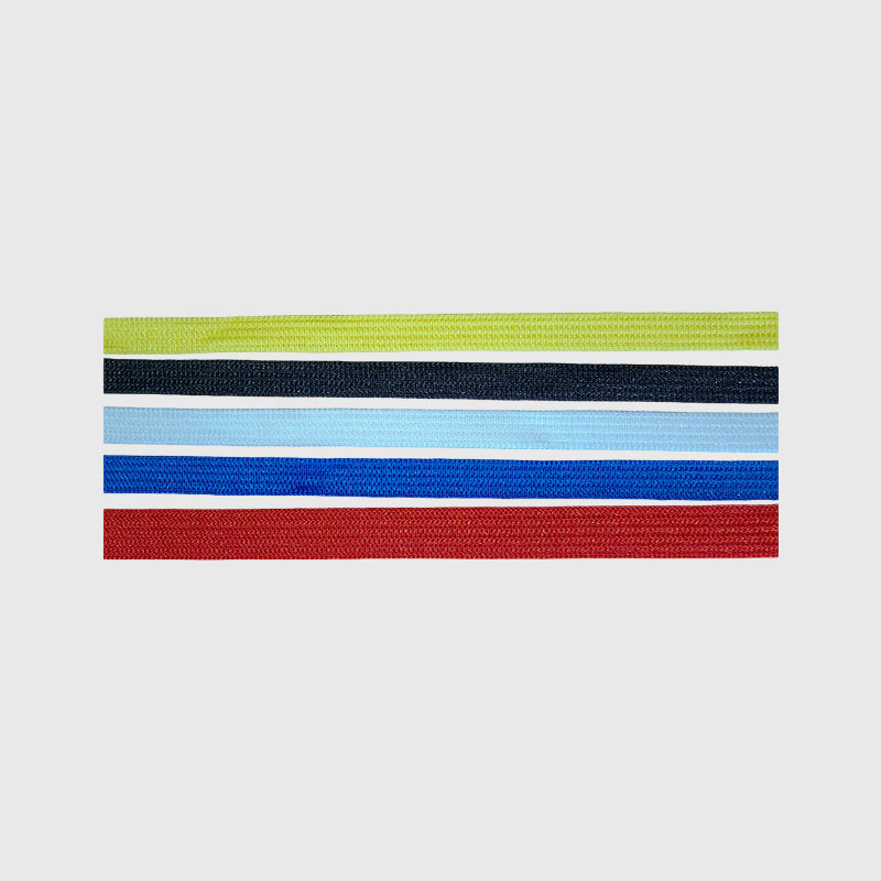 How does the ratio of spandex to polyester in an elastic band affect its stretch, durability, and comfort?